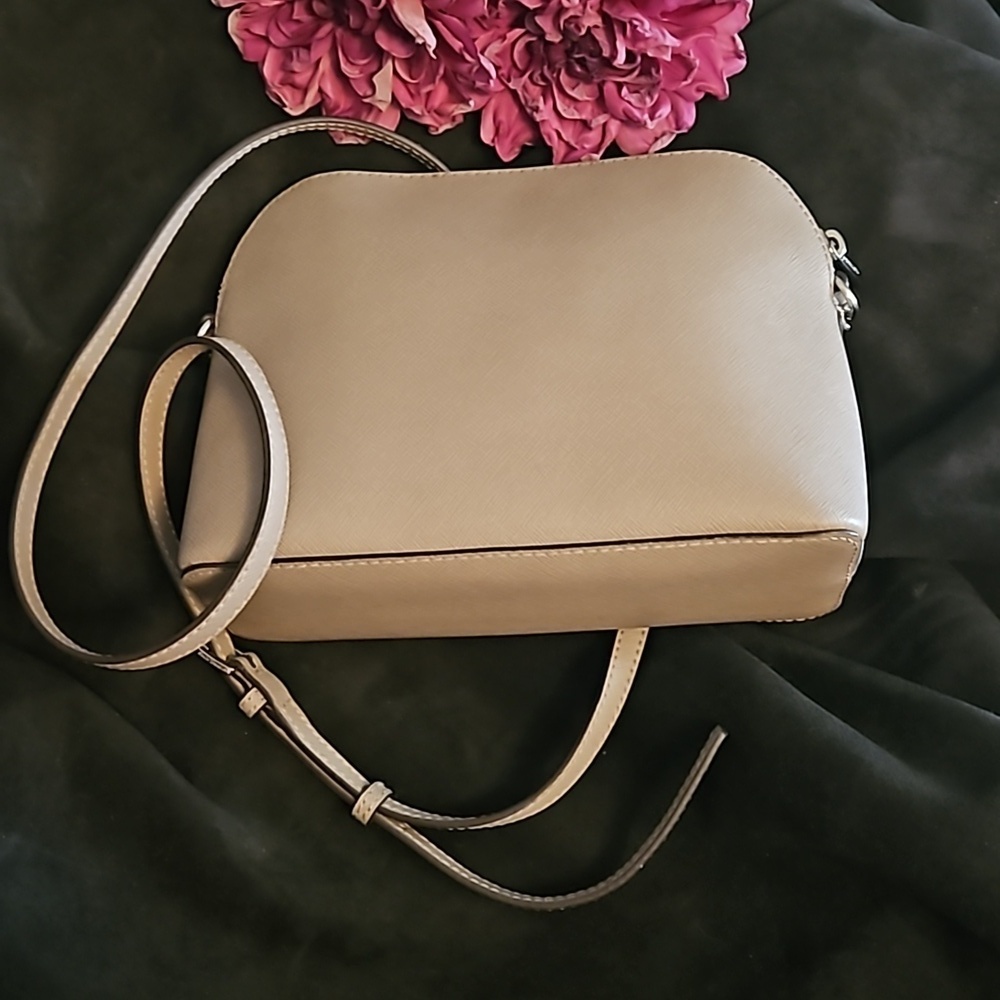 Michael Kors Cindy Dome Crossbody Purse in Light Gray NWOT - Picture 5 of 16